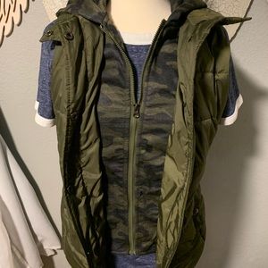 Hooded Puffer Vest Camo & Olive Green